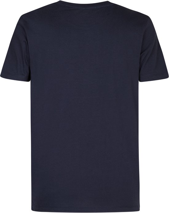 Achterkant van een donkerblauw t-shirt met korte mouwen.