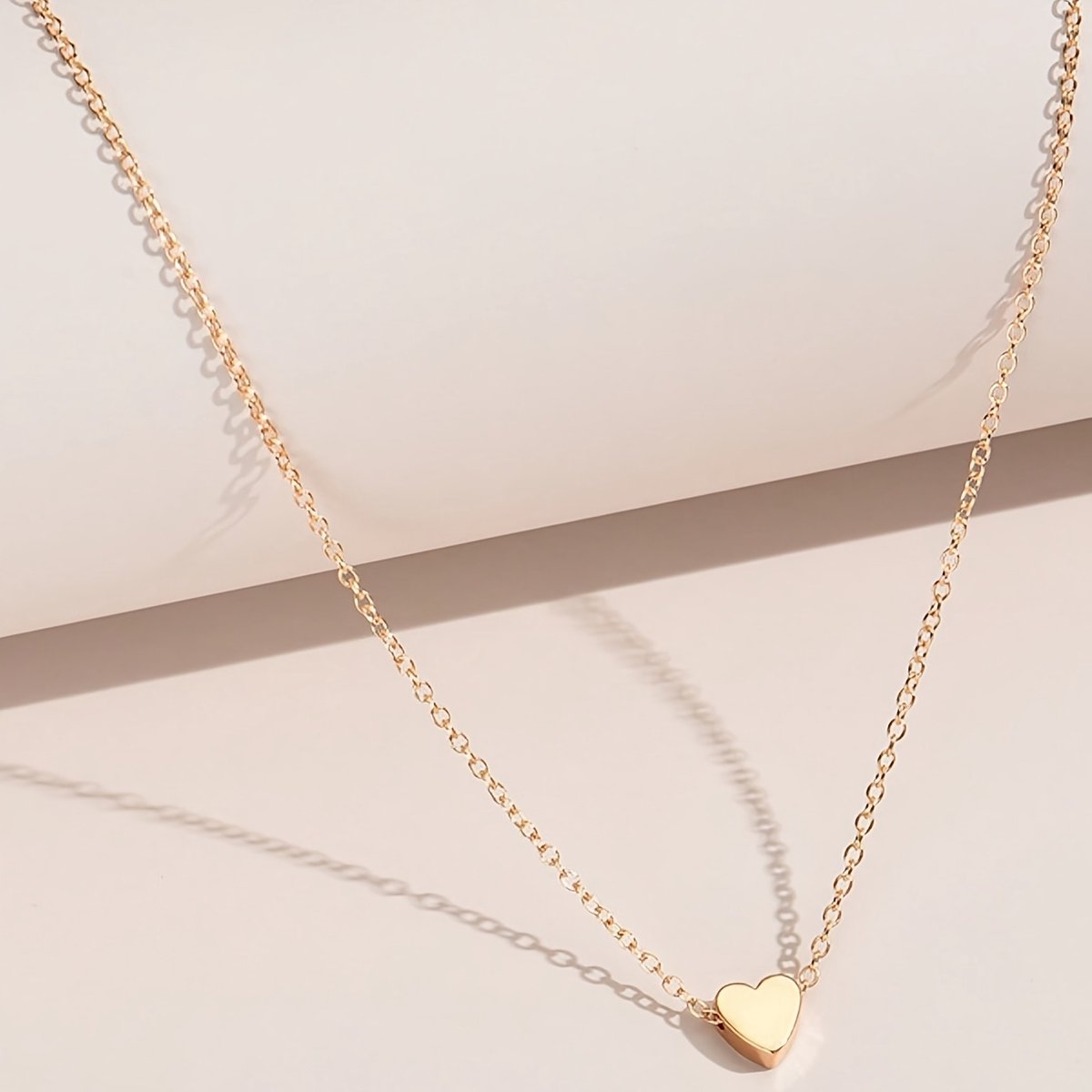 Sjika - Hartjes Ketting Dames Goud – Minimalistische Ketting met Hartje – Liefde Sieraad – Cadeau voor Haar
