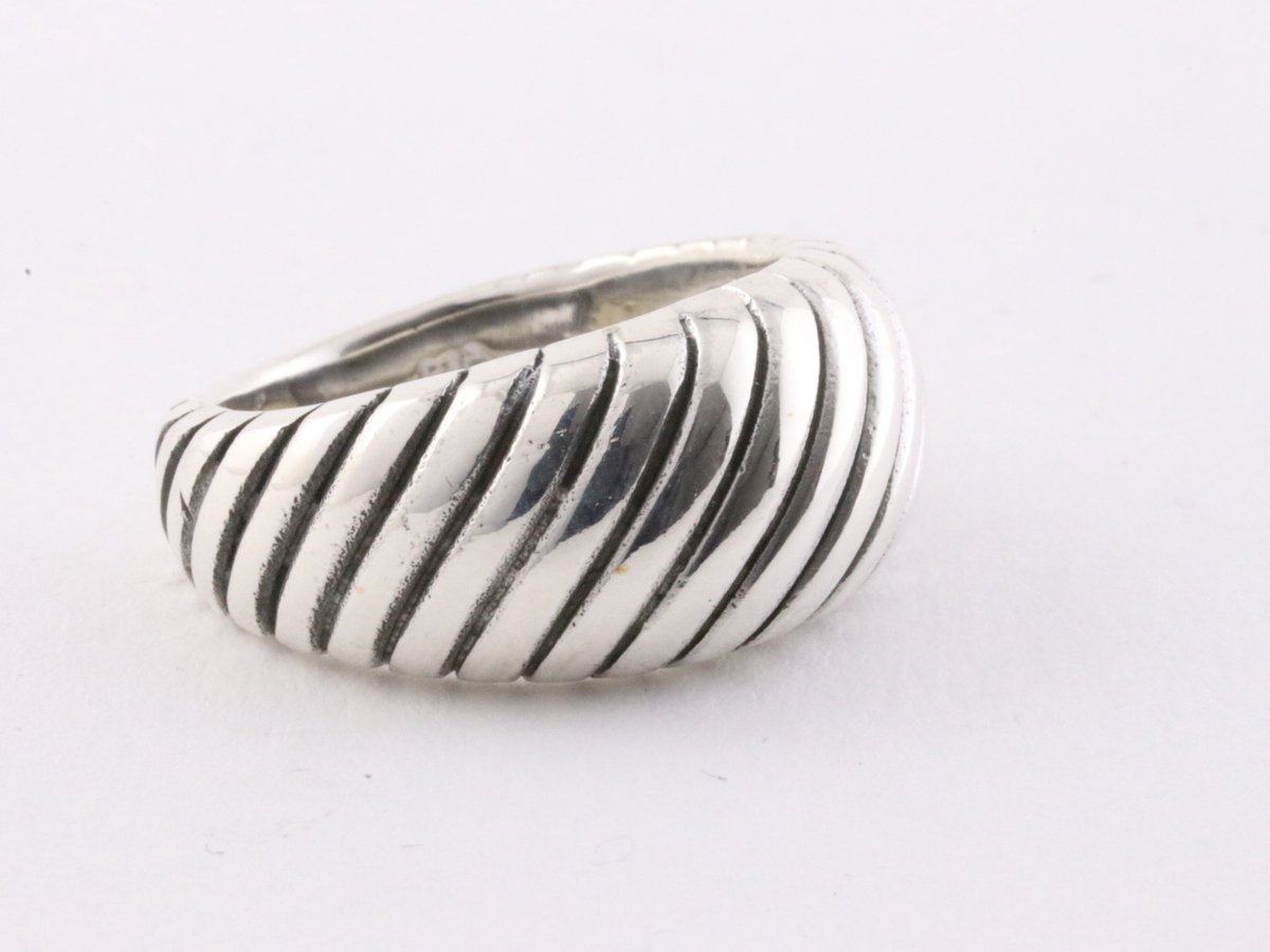 Zilveren ring met schuine ribbels - maat 17.5