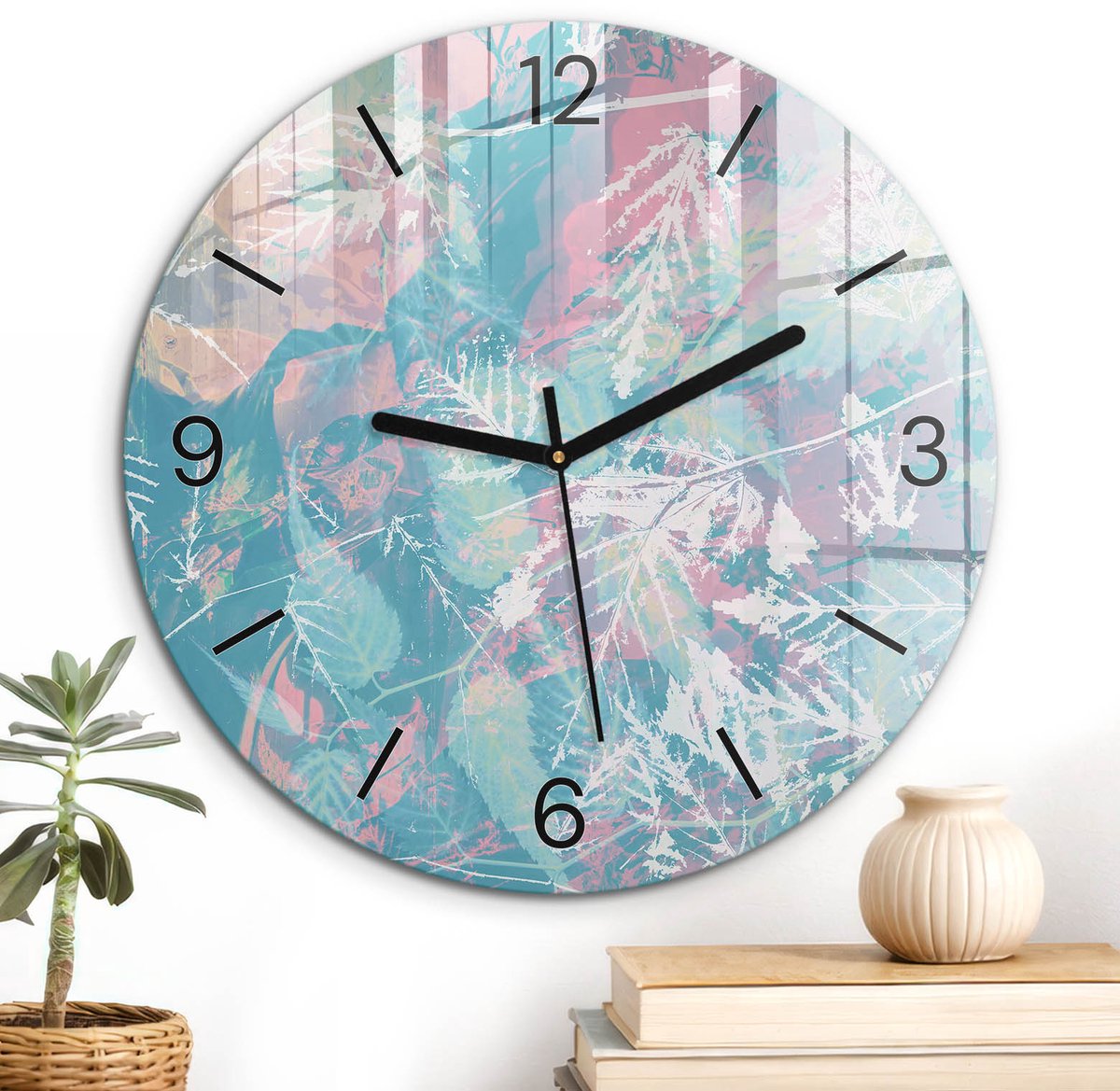 ArtPrintCave Roze Glazen Klok - Wandklok 30 cm - Muurklok Rond - Pastelkleurige Bladeren Stille Wandklok - Bloemen En Planten Wandklok Keuken - Zwarte Klokwijzers