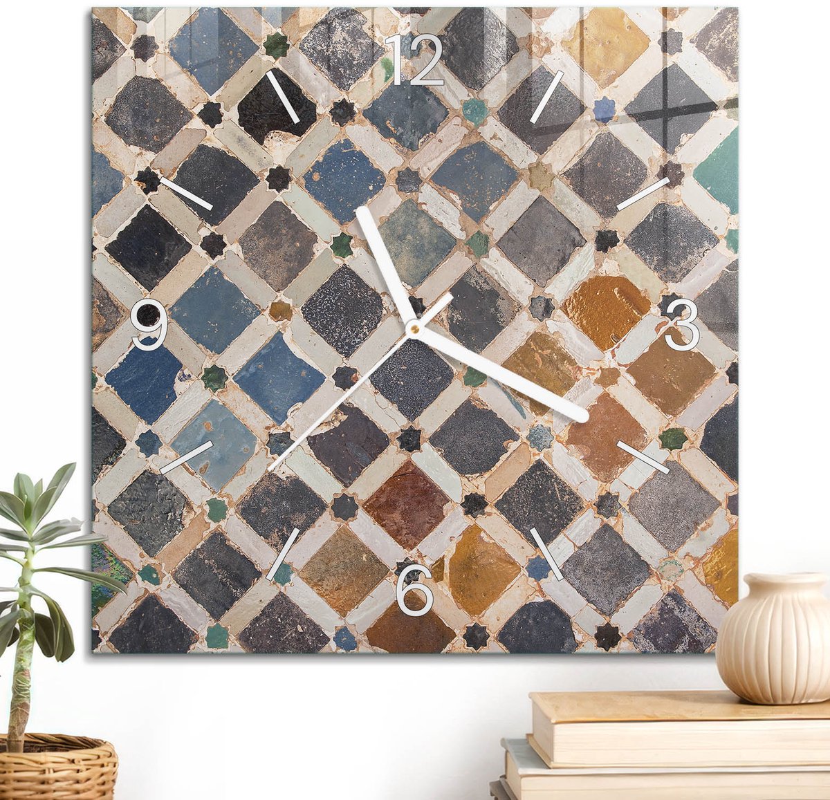 ArtPrintCave Blauw Glazen Klok - 30x30 cm - Wandklok Vierkant - Kleurrijk Mozaïek Wandklok Keuken - Geometrie Unieke Klok - Witte Klokwijzers