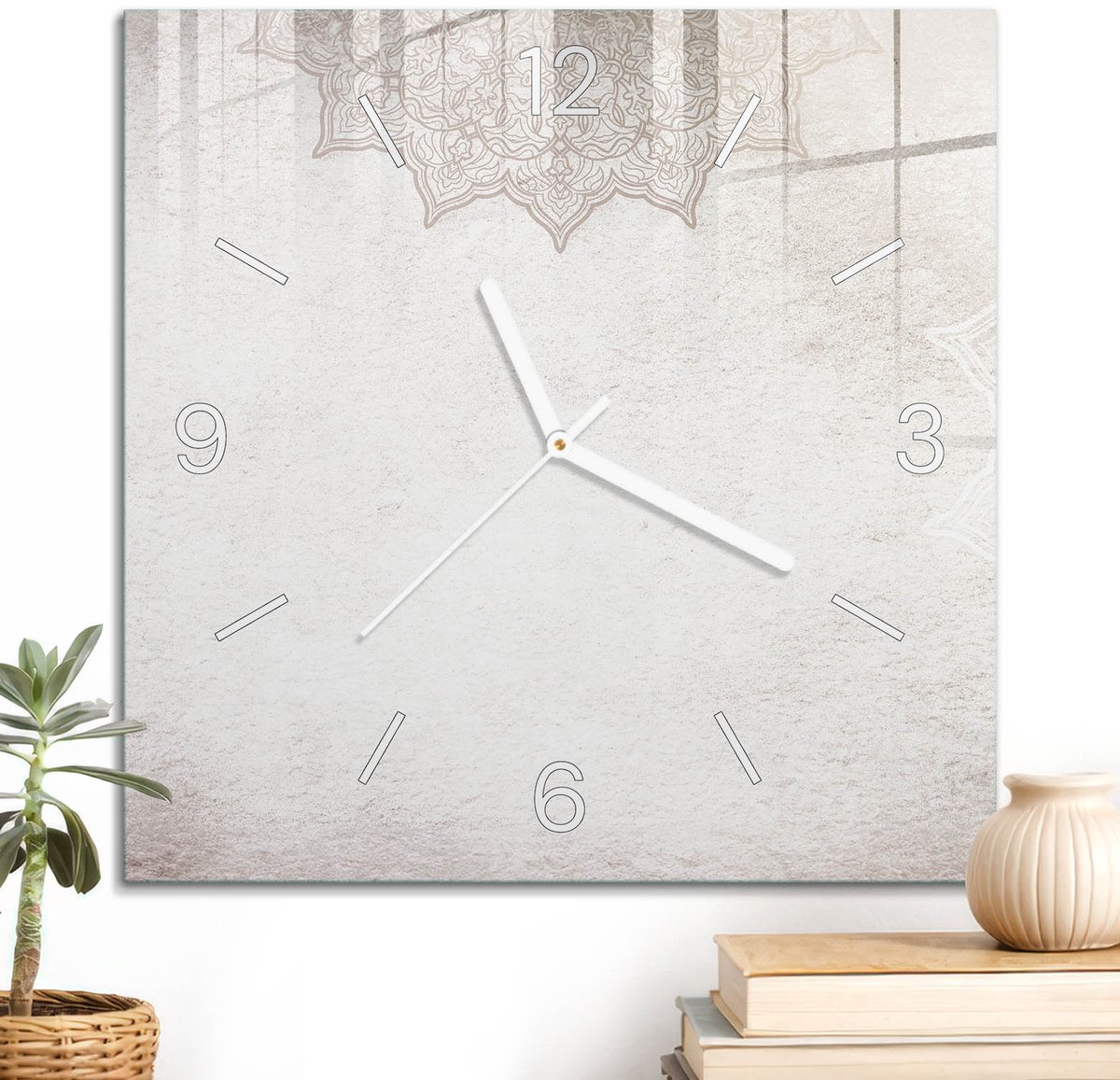 ArtPrintCave Beige Glazen Klok - 30x30 cm - Wandklok Vierkant - Decoratieve Mandala'S Stille Wandklok - Abstractie Wandklok Keuken - Witte Klokwijzers