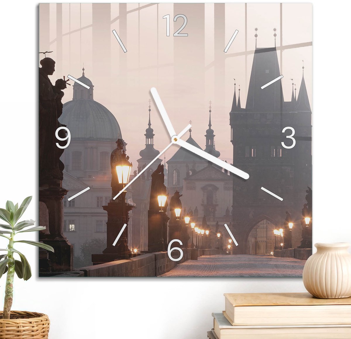 ArtPrintCave Roze Glazen Klok - 30x30 cm - Wandklok Vierkant - Gotische Brug Wandklok Keuken - Landschappen Unieke Klok - Witte Klokwijzers