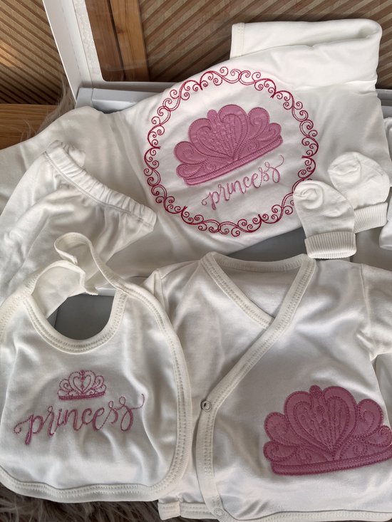 10 delige new born set met deken - luxe geschenkdoos - babyshower - kraam cadeau - new born girl - wit roze - princess- prinsessen motief - 100 % katoen - anti allergisch - natural -0 tem 4 maanden — afbeelding 4