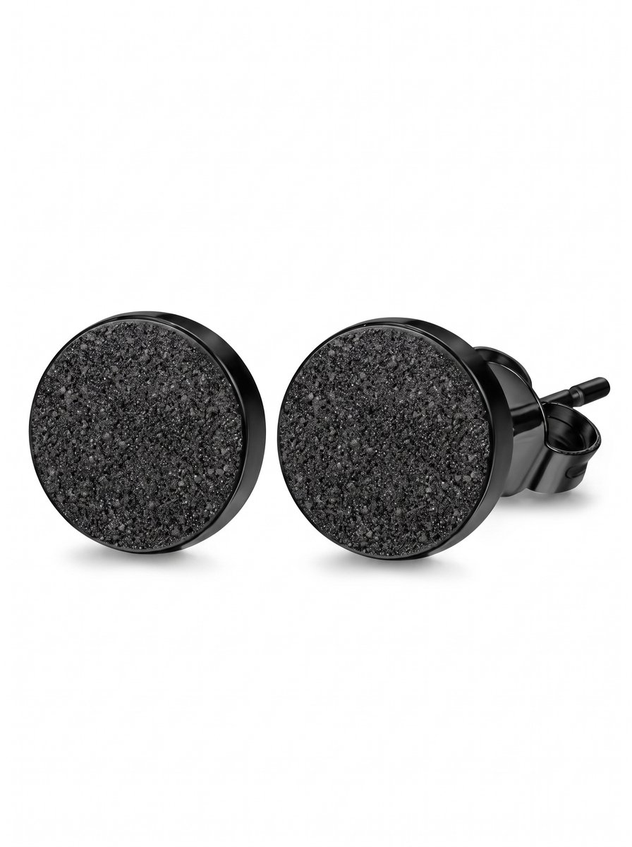 Lundholm Storm Oorknopjes Heren Zwart – Matte Ronde Oorbellen 8 mm Frosted – Premium Stainless Steel Zwart – Stoere Mannen Oorstekers Studs – Waterproof & Hypoallergeen – 1 Paar – Cadeau voor Hem – Scandinavisch Design