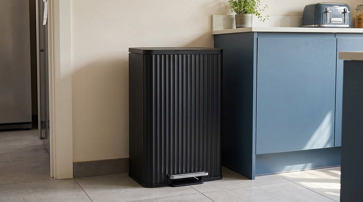Pedaalemmer Keuken 30 Liter - Soft Close Prullenbak met Deksel & Uitneembare Binnenemmer - Rechthoekig Staal Zwart - Inclusief 15 Vuilniszakken - Laura Homestore