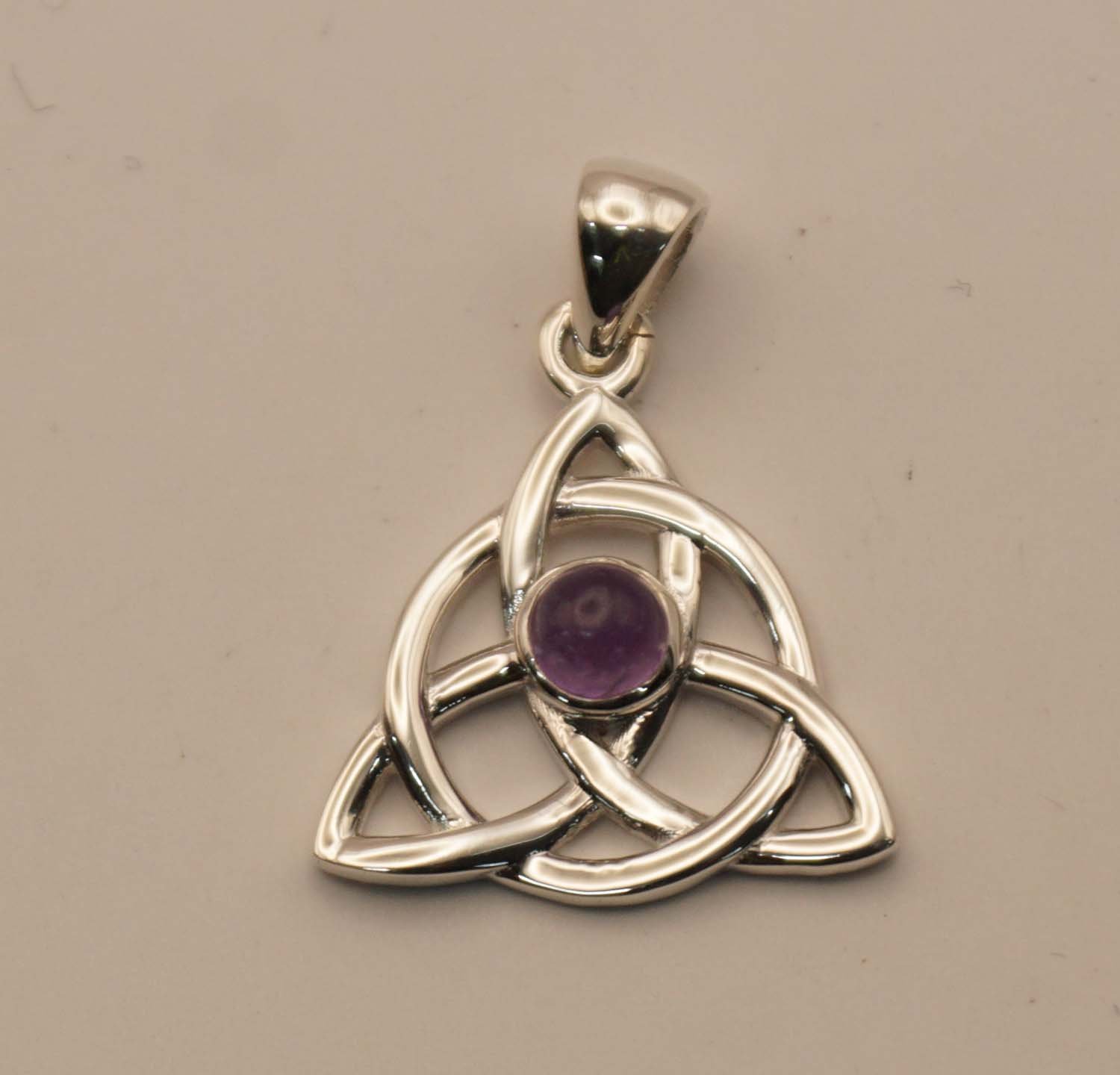 Zilveren hanger eeuwige knoop met amethist steen - sterling zilveren hanger oneindige knoop met steen paars steen - hanger knoop met natuursteen voor aan ketting - hanger celtic knot - leuke pendant voor vrouwen