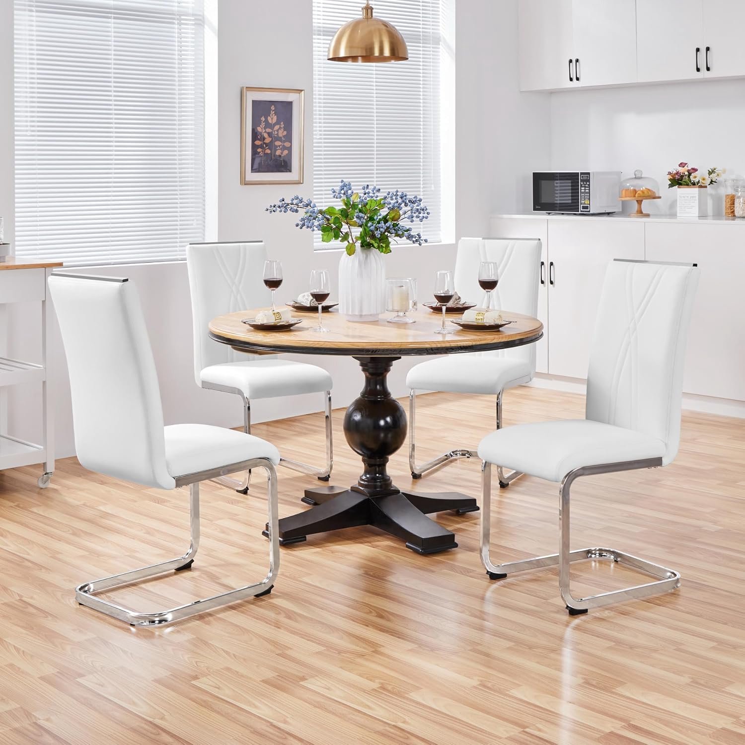 Set van 4 Comfort Swing Eetkamerstoelen met Witte Kunstleren Bekleding, Hoge Rugleuning en Metalen Sledeframe – Moderne Keukenstoelen 59 × 40,5 × 98,5 cm