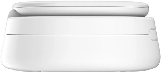 Opgevouwen witte Belkin oplaadstandaard in een compacte positie.