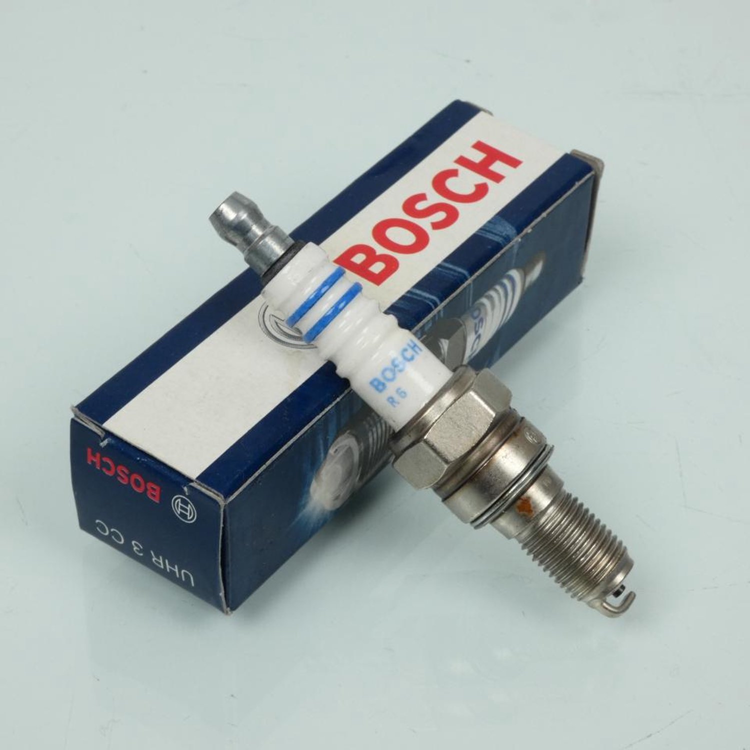 Bougie d'allumage Bosch pour Moto Honda 1100 Cb Sfy X-11 2000 à 2003 Neuf