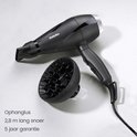 Zwarte BaByliss föhn met diffuser-opzetstuk, 2,8m snoer en 5 jaar garantie.