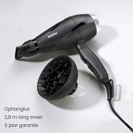 Zwarte BaByliss föhn met diffuser-opzetstuk, 2,8m snoer en 5 jaar garantie.