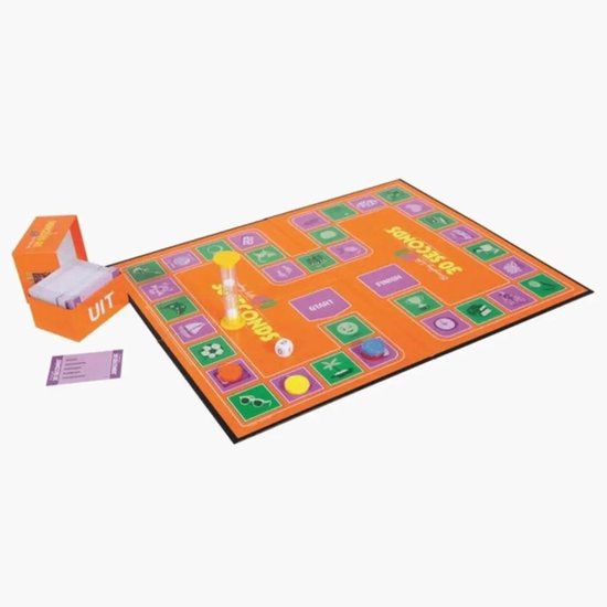 Speelbord van 30 Seconds met gekleurde vakjes, pionnen, dobbelsteen, zandloper en kaartenbakje.