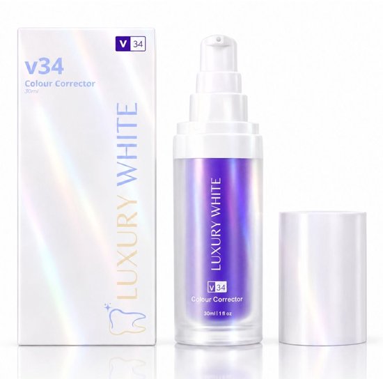 Flesje en doosje van Luxury White V34 Colour Corrector, 30ml. Het flesje is paars met witte letters, het doosje is wit met holografische details.