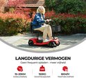 Vrouw op rode scootmobiel buiten, tekst 'Langdurige vermogen', 15-20km, 150kg, 6km/u