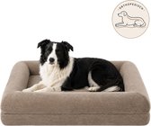 Bordercollie op een taupe corduroy orthopedische hondenmand met een 'Orthopedisch'-logo.