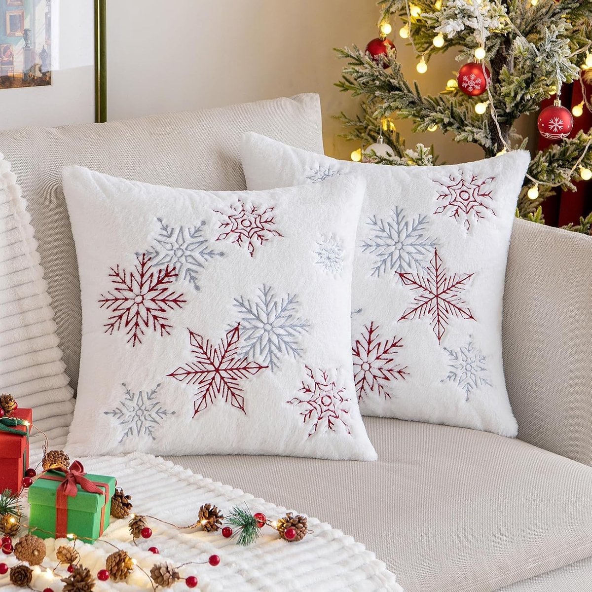 Set van 2 Kerst Kussenhoezen van Zacht Vilt voor Sofa, Decoratie voor Woonkamer, 50 x 50 cm, Dieprood, Perfect voor Feestdagen en Gezellige Sfeer