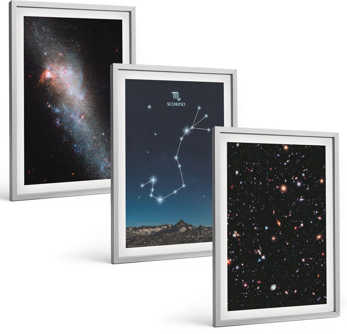 Coloray 3-Delige Schilderij Set - Kosmische Landschappen Van De Sterrenstelsels En Het Sterrenbeeld Schorpioen - 40 x 60 cm - Muurdecoratie - Wanddecoratie - Slaapkamer - Woonkamer Decoratie Zilveren lijst