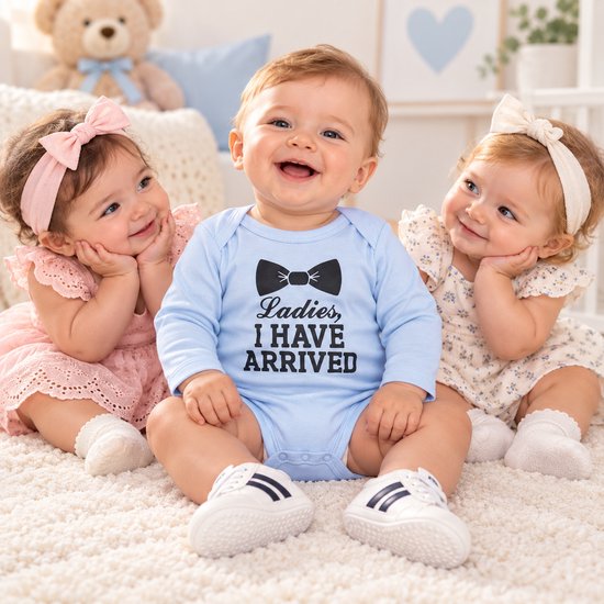 Kraamcadeau Jongen Blauw - Romper ‘Ladies I Have Arrived’ met Babyschoentjes en Rammelaar - Geboortecadeau — afbeelding 5
