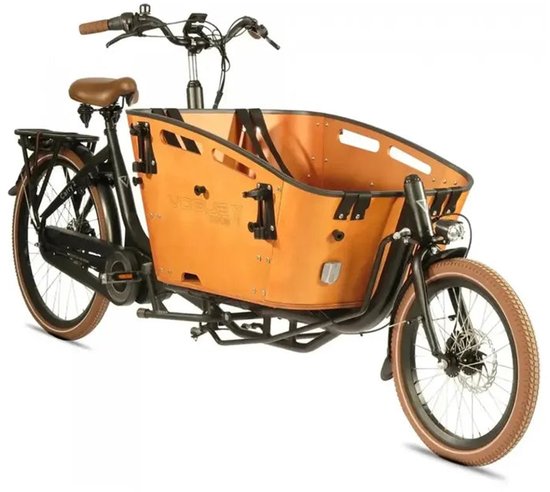 Zwarte bakfiets met oranje houten bak, bruine banden en zadel.