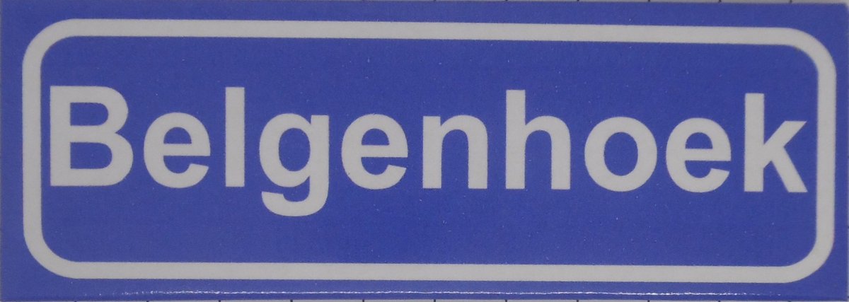 Souv© - koelkast magneet - plaatsnaam bord - kombord - souvenir - koelkastmagneetje - relatiegeschenk Belgenhoek