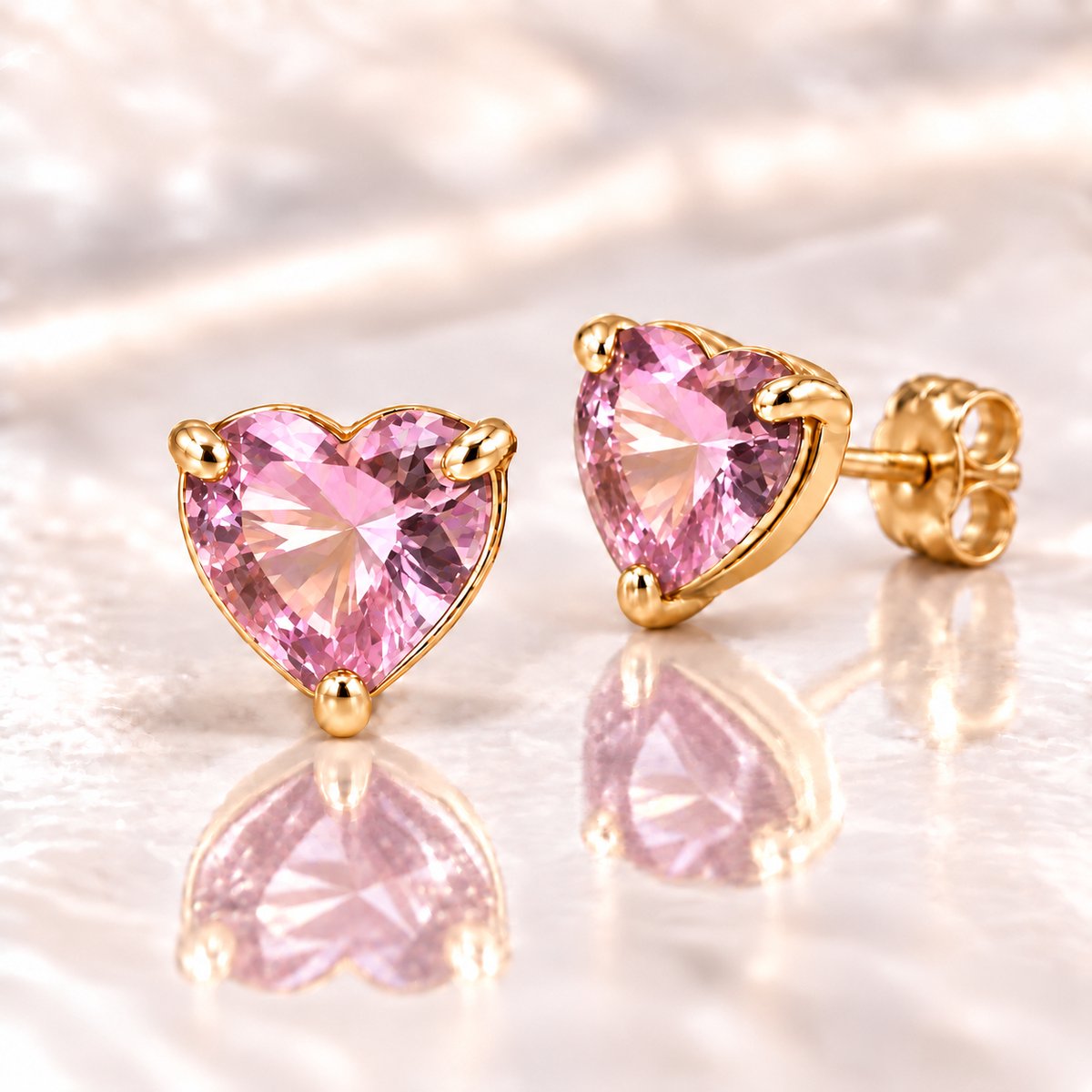 Maevi® Geboortesteen Oorbellen - Hartje / Heart - Maand: Oktober - Kleur: Goud - Formaat: 9mm - RVS / Stainless Steel / Roestvrijstaal - Geboorte Sieraden / Kraamcadeau / Verjaardag - Oorbellen / Oorknopjes - Hoge Kwaliteit - Incl. Luxe Verpakking
