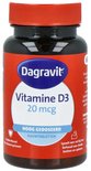 Zwart potje met rode dop, etiket met "Dagravit Vitamine D3 20 mcg hoog gedoseerd" en iconen.