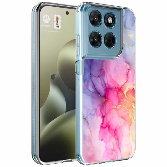 Transparant Motorola Moto G67 hoesje met roze-paars marmerpatroon en gouden lijnen, getoond op de smartphone.