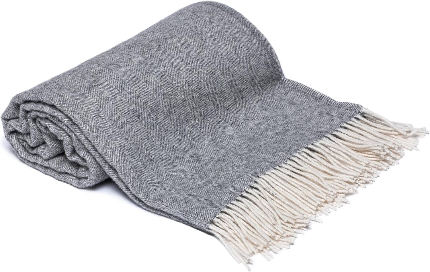 Deken van 100% pure merinowol, 140 x 200 cm, lichtgrijs/wit, zachte, effen deken van scheerwol met visgraatpatroon en franjes, perfect als sprei, bankdeken, sprei