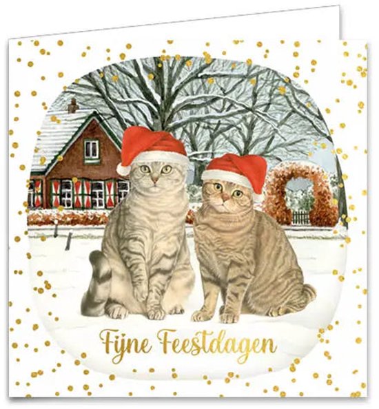 Kerstkaart met twee katten in kerstmutsen voor een huis in de sneeuw, gouden confetti en tekst Fijne Feestdagen.