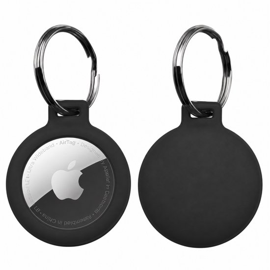 Zwarte siliconen beschermhoes voor Apple AirTag met zilverkleurige sleutelring.