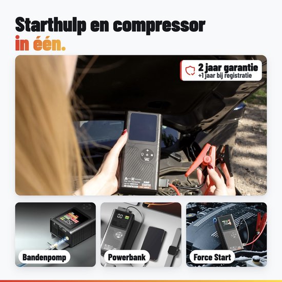 Persoon gebruikt AutoXtreme 12V starthulp en compressor bij een open motorkap van een auto.