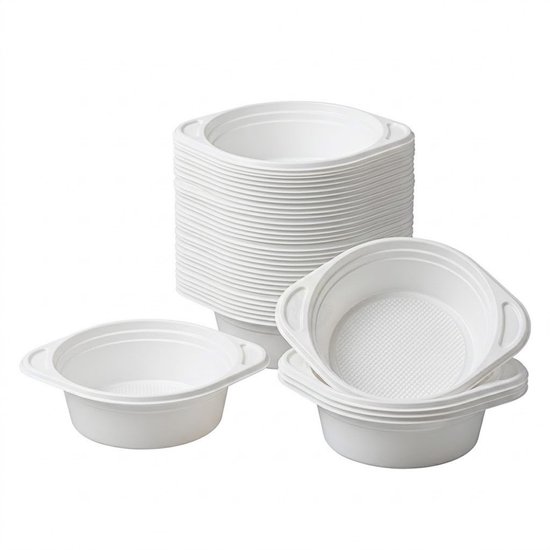 Stapel witte herbruikbare soepkommen van plastic met oortjes en een gestructureerde bodem.