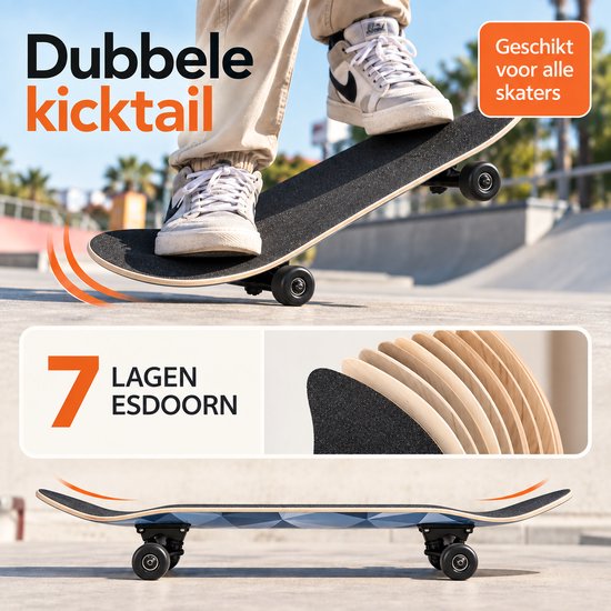Close-up van een skateboard met dubbele kicktail. Tekst 'Dubbele kicktail' en '7 Lagen esdoorn'.