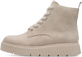 Zijaanzicht van een beige Tamaris veterboot met suède, veters en dikke zool.