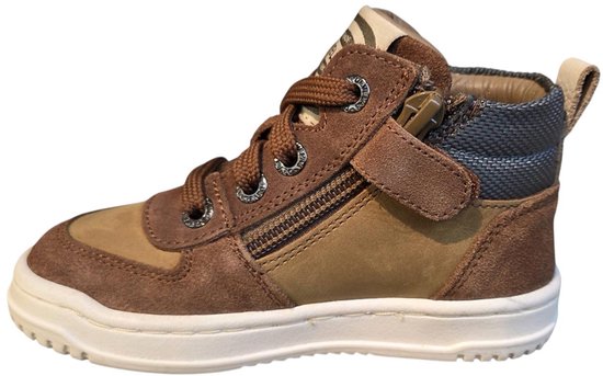 Bruine halfhoge sneaker met rits aan de zijkant, veters en donkerblauwe accenten.