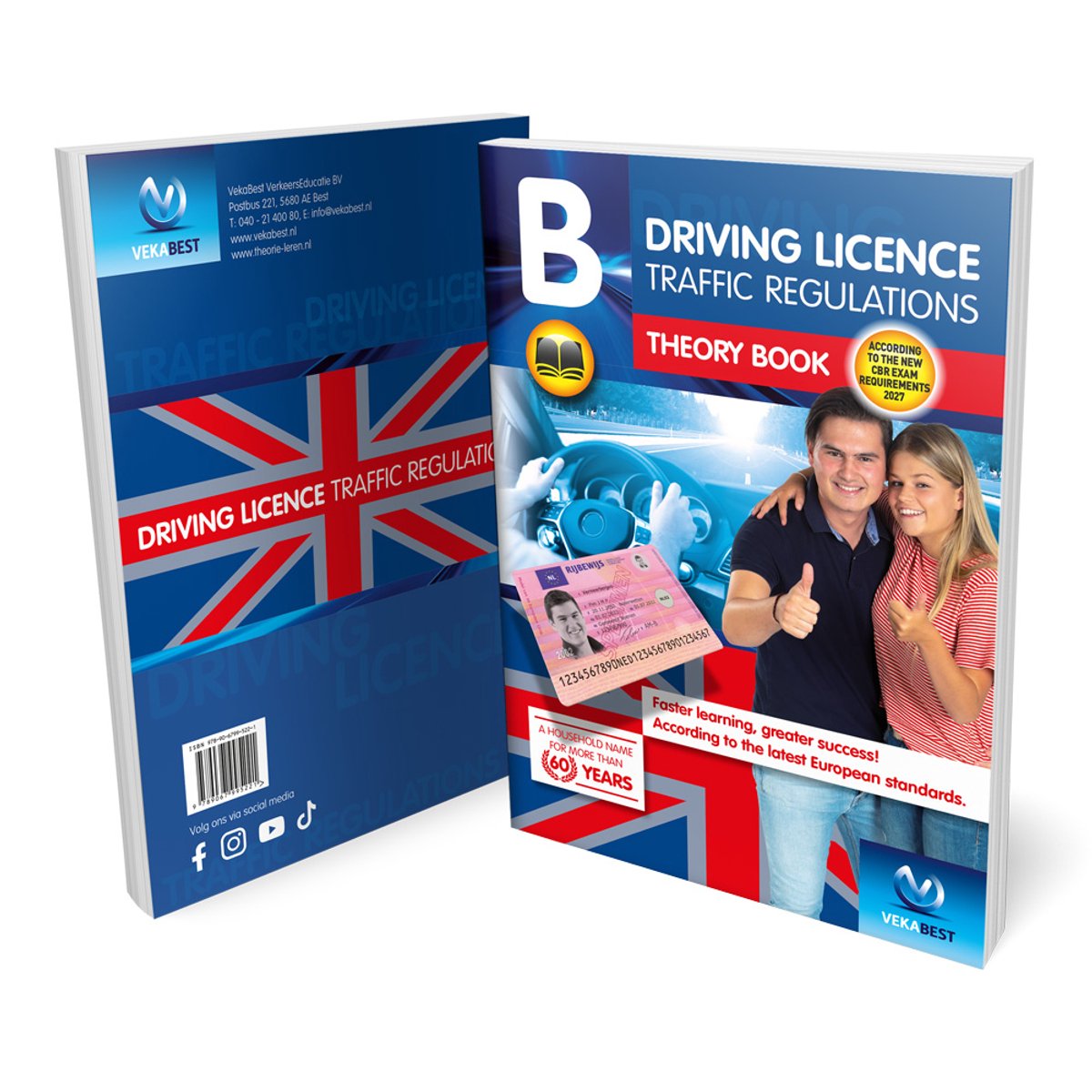 Boek 'Driving Licence Traffic Regulations Theory Book' met op de voorkant een stel dat een rijbewijs toont. De Union Jack vlag is deels zichtbaar.