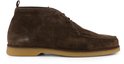 Bruine suède chukka boot met vetersluiting en gummi zool.