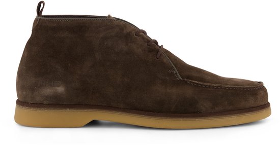 Bruine suède chukka boot met vetersluiting en gummi zool.