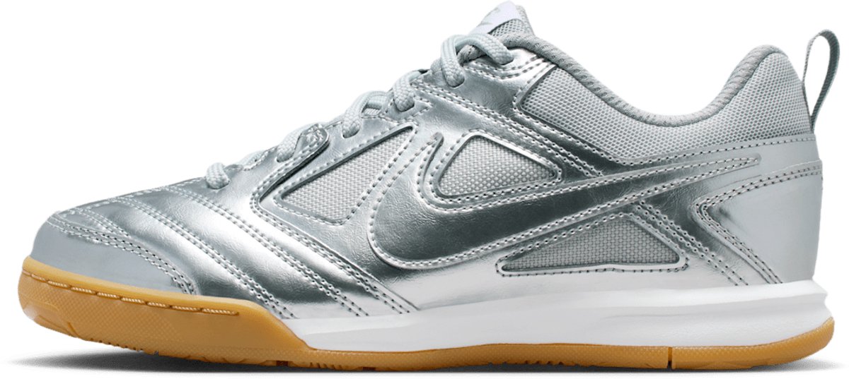 Nike Gato LV8 – Metallic /Gum Light /Metallic Gato Lifestyle Kinder Sneakers voor Jongens en Meisjes Zilver