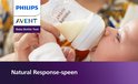 Baby drinkt uit Philips Avent fles met Natural Response speen.