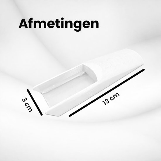 Witte kantelbeveiliger van 13 cm lang en 3 cm breed.