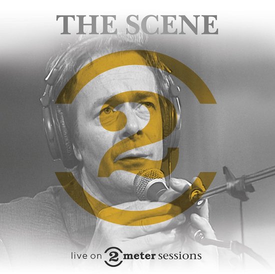 Zwart-wit portret van een man met koptelefoon en microfoon, met een grote gele cirkel en het opschrift 'THE SCENE live on 2 meter sessions'.