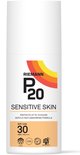 P20 Sensitive Skin zonnebrandcrème met SPF 30 in een witte flacon. Hoge UVA/UVB bescherming.