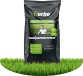 Zwarte zak turbogrün Voorjaarsmeststof met afbeelding van Thomas Müller. Bevat belangrijke mineralen voor een dichte, groene gazon.