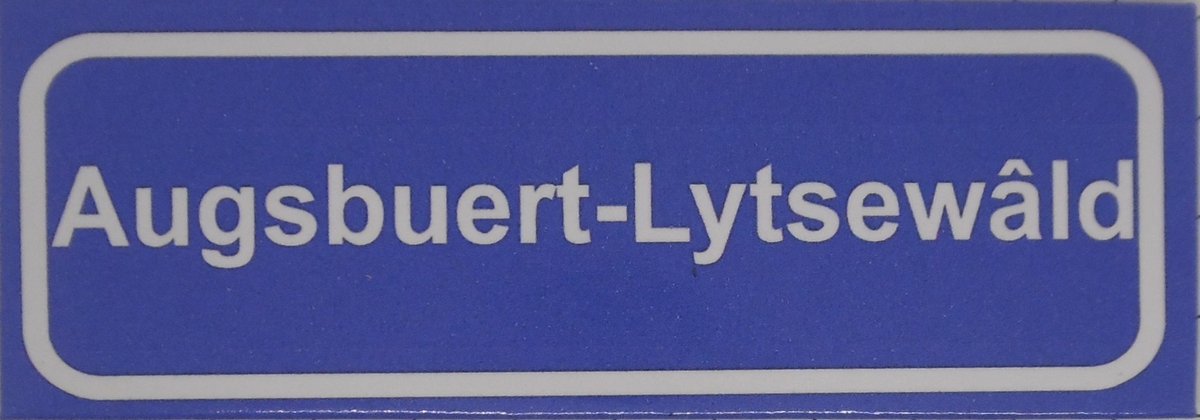 Souv© - koelkast magneet - plaatsnaam bord - kombord - souvenir - koelkastmagneetje - relatiegeschenk Augsbuert-Lytsewâld