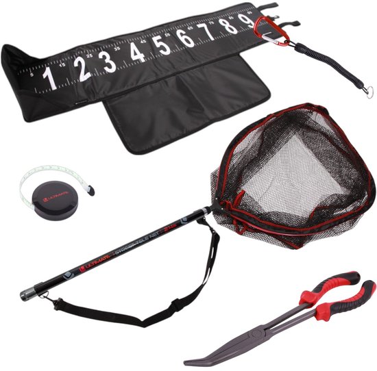 Een visset met vangmat, schepnet, tang, meetlint en karabijnhaak. De vangmat is zwart met witte cijfers en centimeters. Het schepnet heeft een zwarte steel met rode accenten en een zwart net. De tang is zilver met rode handvatten.