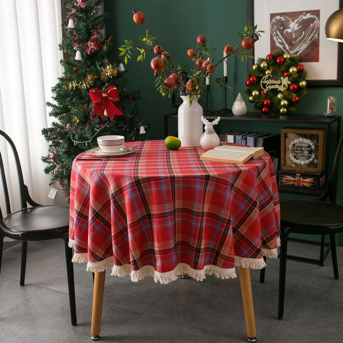 Tafelkleed — 90 cm — Kersttafelkleed — Tafelkleed — Met kwastjes — Geschikt voor binnen en buiten — Gemakkelijk schoon te maken — Geschikt voor feestdagen, feesten en bijeenkomsten — Rond — Rood geruit met witte kwastjes