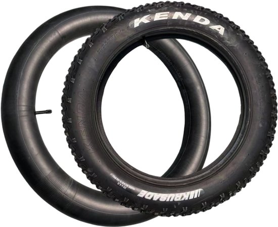 Zwarte Kenda Krusade fatbike buitenband 20x4.0 inch met grof profiel en bijbehorende binnenband met autoventiel.