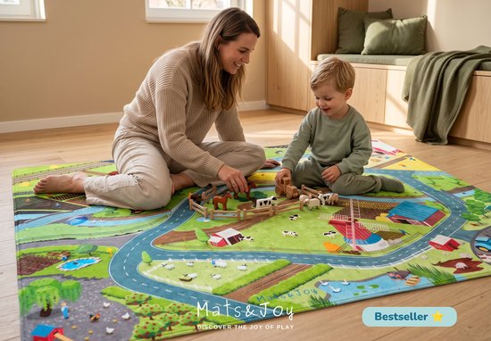 Moeder en kind spelen samen op het zachte boerderijspeelkleed met houten dieren.